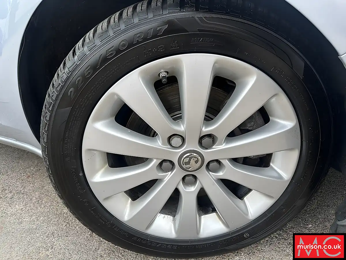 Used 2016 Vauxhall Zafira Tourer Se Silver - Interior and Exterior details 2