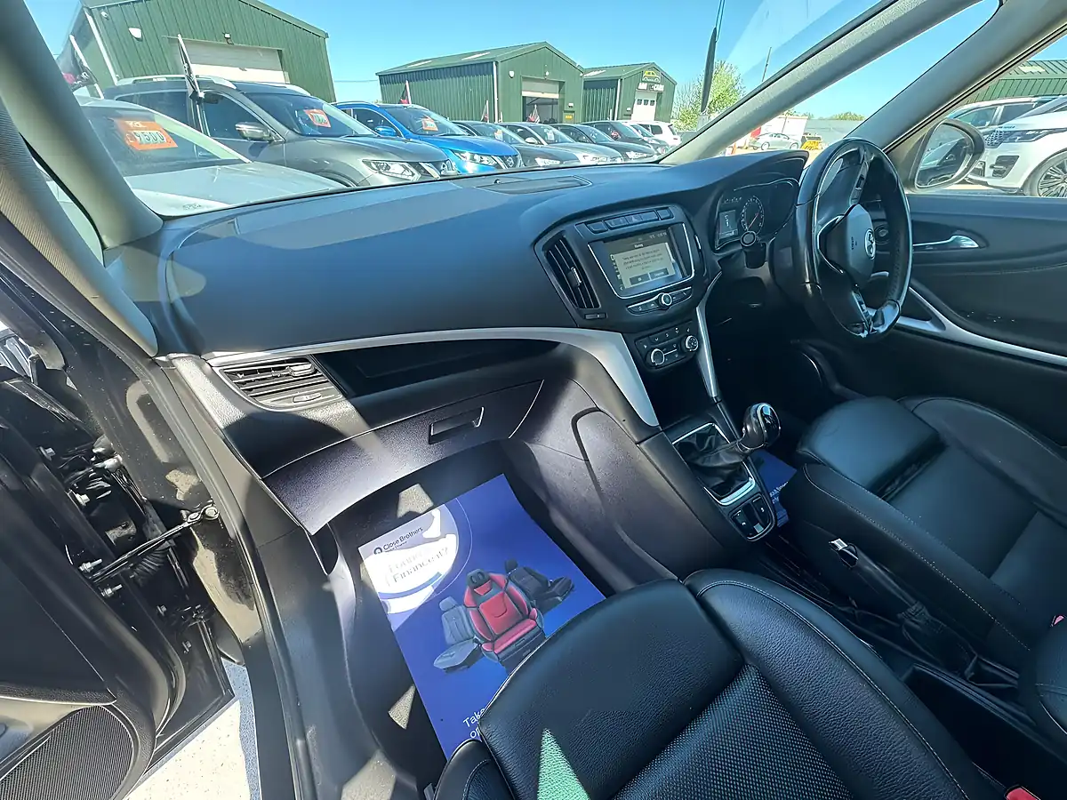 Used 2016 Vauxhall Zafira Tourer Sri Black - Interior and Exterior details 16