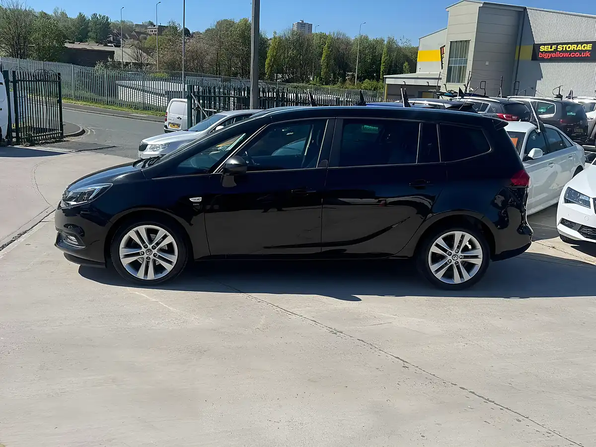 Used 2016 Vauxhall Zafira Tourer Sri Black - Interior and Exterior details 8