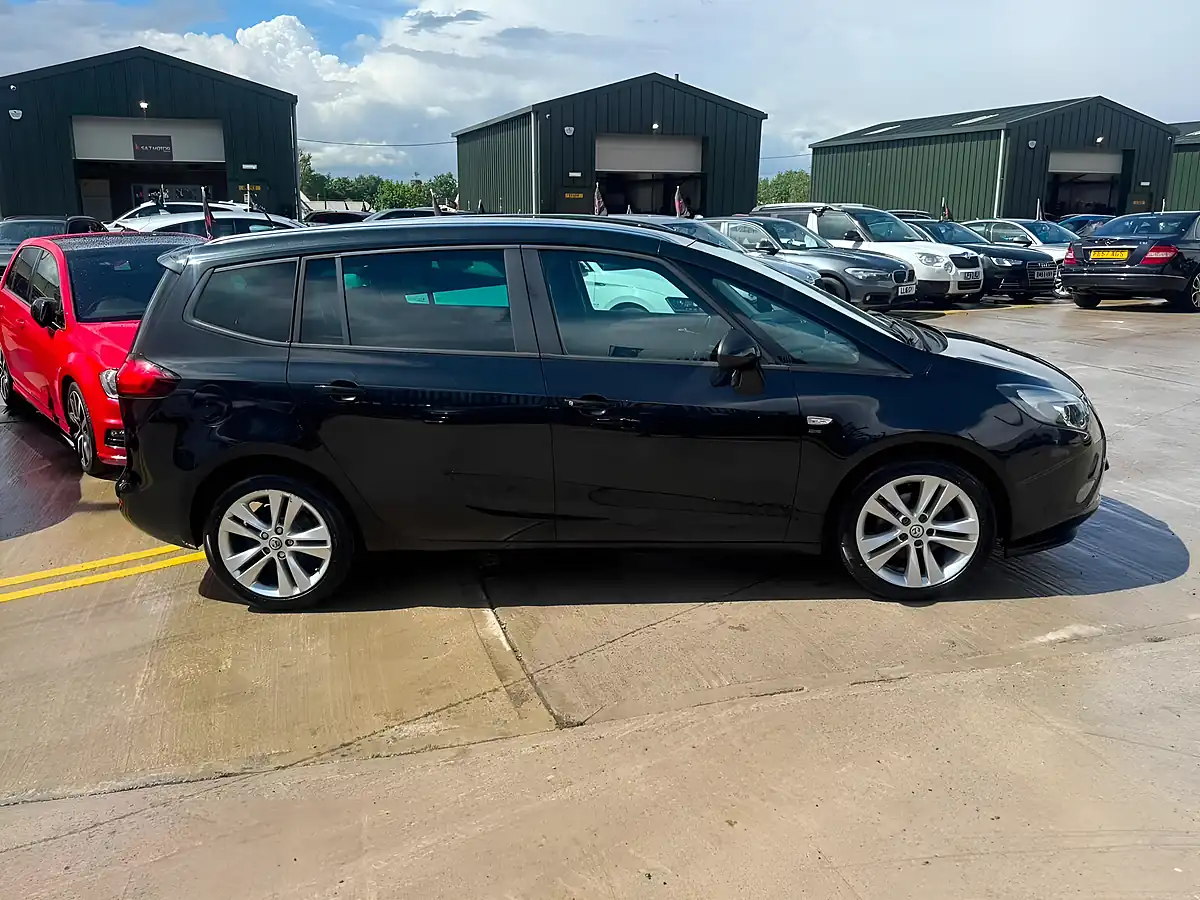 Used 2016 Vauxhall Zafira Tourer Sri Black - Interior and Exterior details 10
