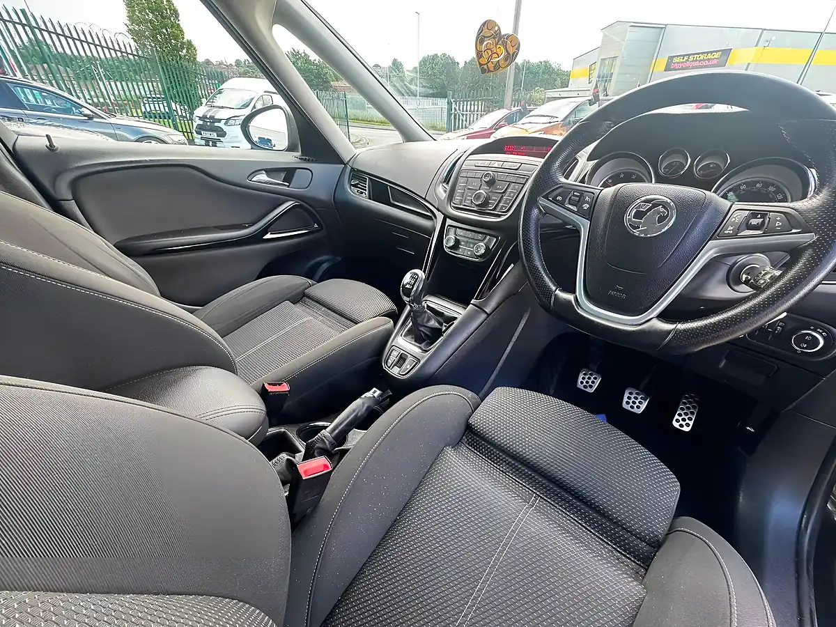 Used 2016 Vauxhall Zafira Tourer Sri Black - Interior and Exterior details 15