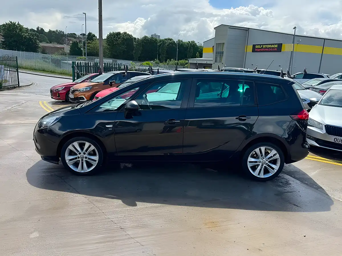 Used 2016 Vauxhall Zafira Tourer Sri Black - Interior and Exterior details 8