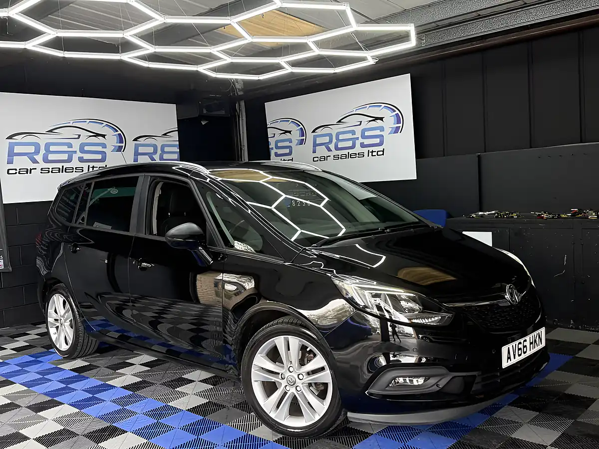 Used 2016 Vauxhall Zafira Tourer Sri Black - Front View