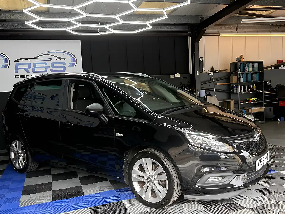 Used 2016 Vauxhall Zafira Tourer Sri Black - Interior and Exterior details 14