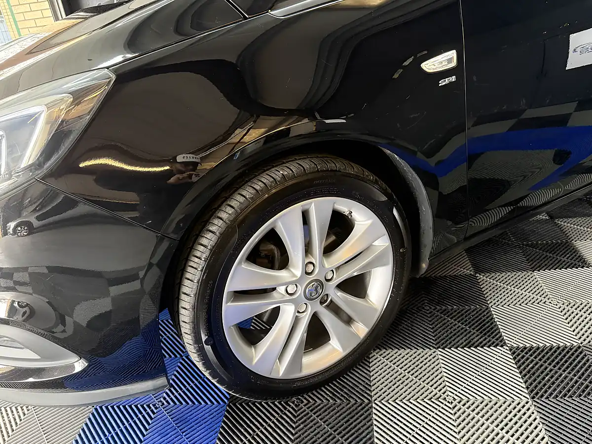 Used 2016 Vauxhall Zafira Tourer Sri Black - Interior and Exterior details 19