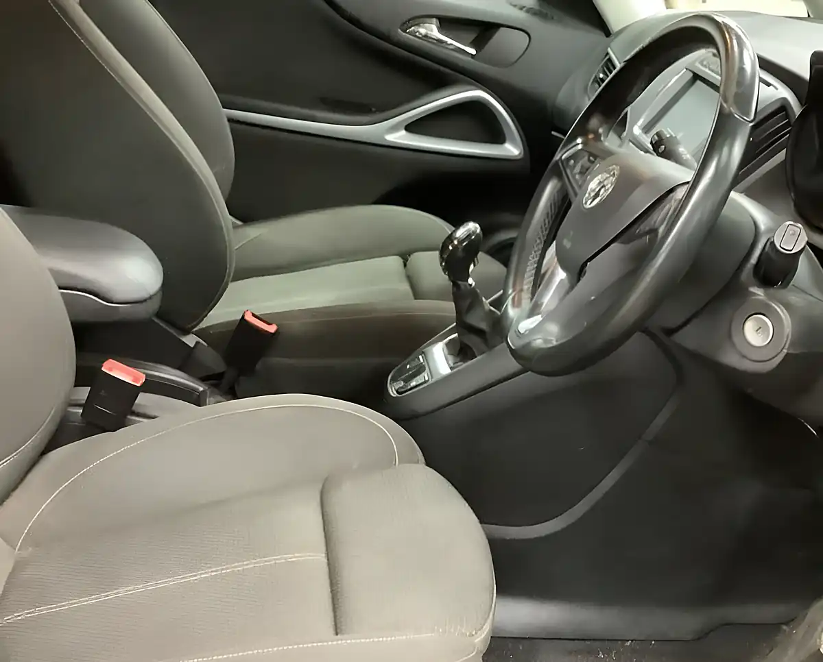 Used 2016 Vauxhall Zafira Tourer Sri Black - Interior and Exterior details 3