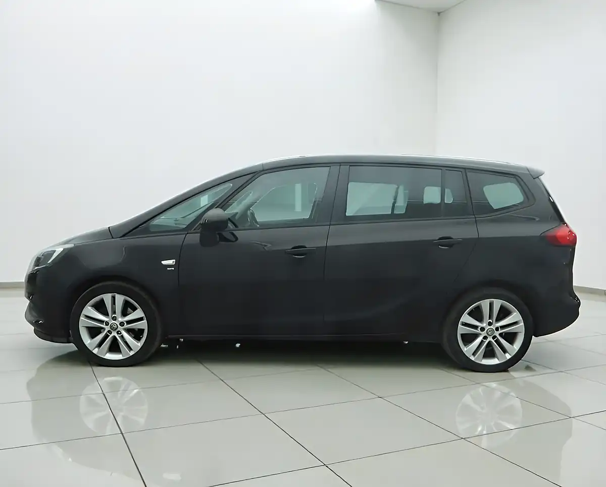 Used 2016 Vauxhall Zafira Tourer Sri Black - Interior and Exterior details 5