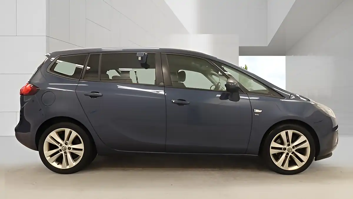 Used 2016 Vauxhall Zafira Tourer Sri Blue - Interior and Exterior details 10