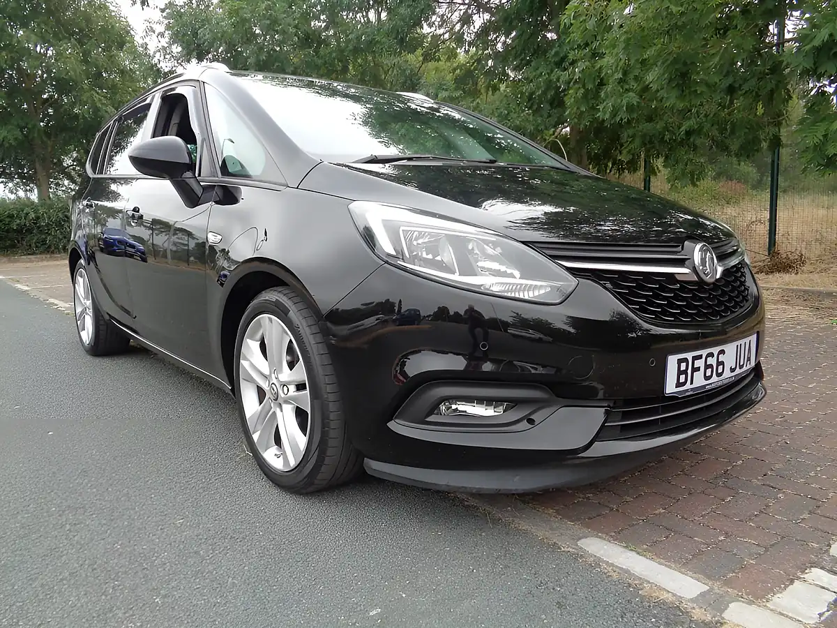 Used 2016 Vauxhall Zafira Tourer Sri Nav Black - Interior and Exterior details 11