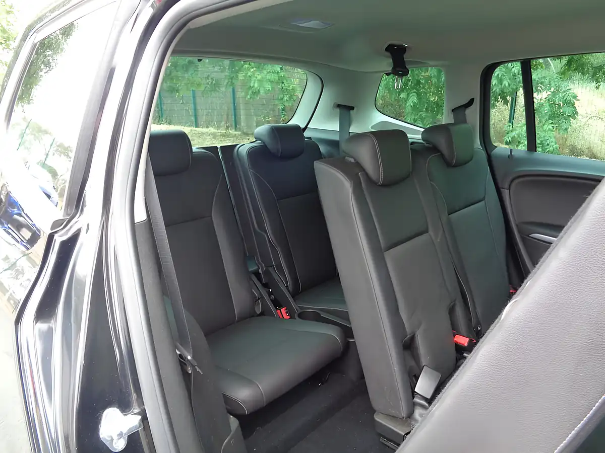 Used 2016 Vauxhall Zafira Tourer Sri Nav Black - Interior and Exterior details 12