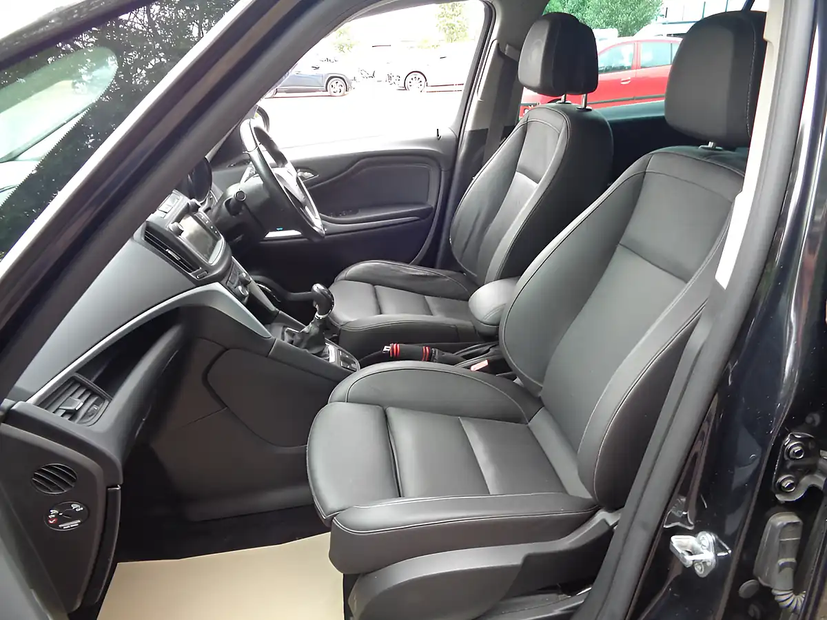 Used 2016 Vauxhall Zafira Tourer Sri Nav Black - Interior and Exterior details 15