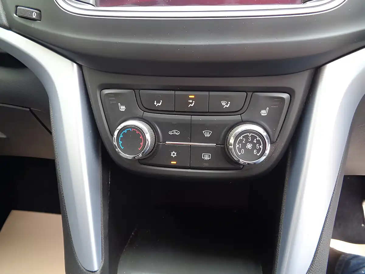 Used 2016 Vauxhall Zafira Tourer Sri Nav Black - Interior and Exterior details 18