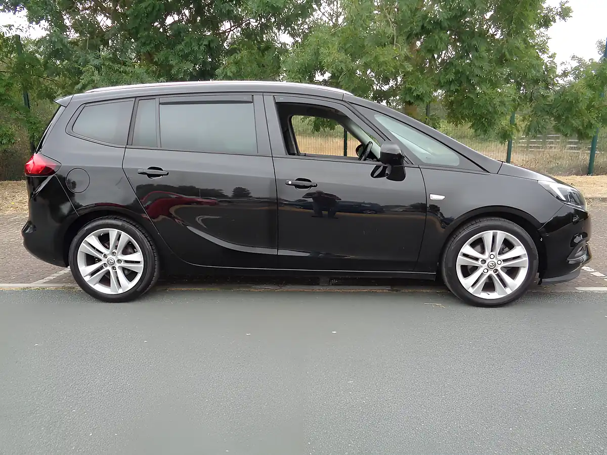 Used 2016 Vauxhall Zafira Tourer Sri Nav Black - Interior and Exterior details 2
