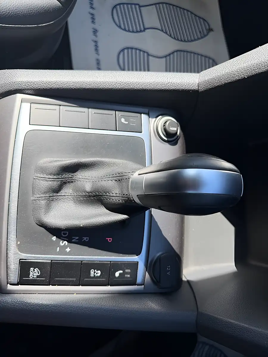 Used 2016 Volkswagen Amarok Highline Black - Interior and Exterior details 19