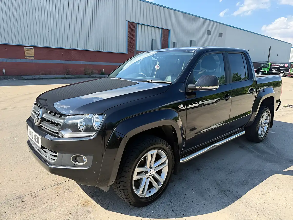 Used 2016 Volkswagen Amarok Highline Black - Interior and Exterior details 2
