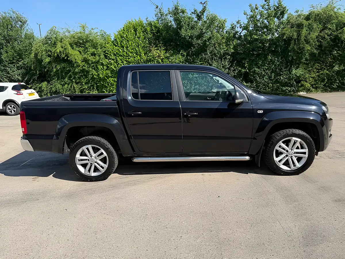 Used 2016 Volkswagen Amarok Highline Black - Interior and Exterior details 6