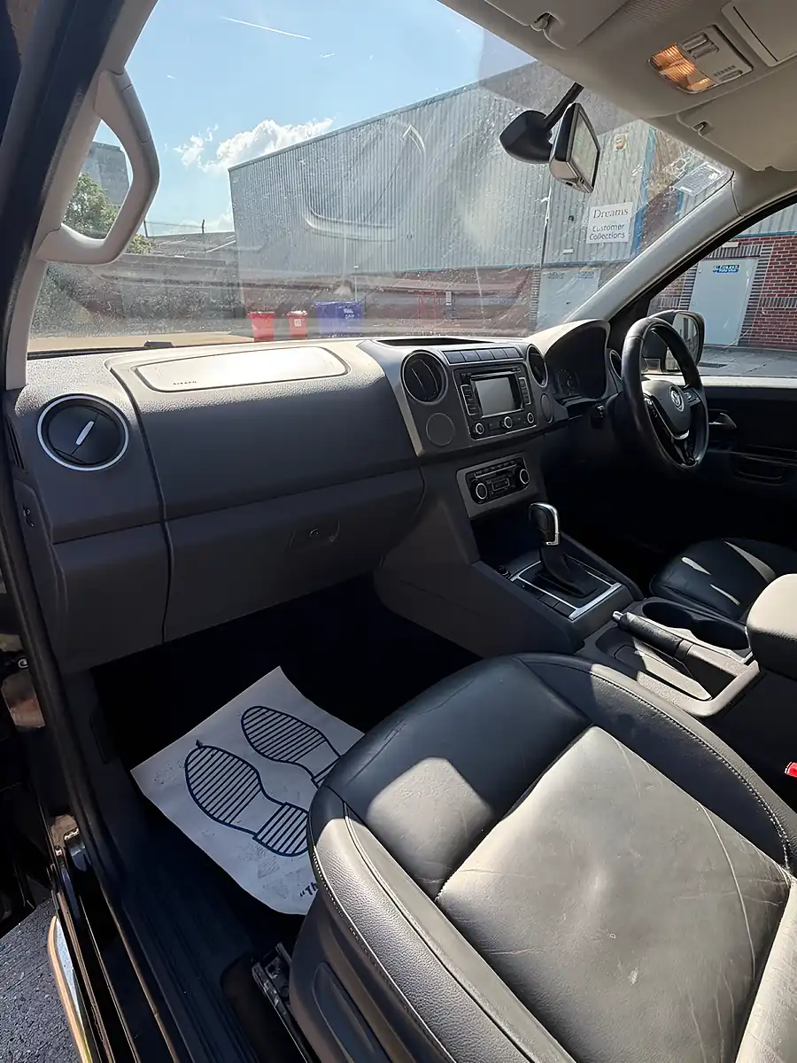 Used 2016 Volkswagen Amarok Highline Black - Interior and Exterior details 9