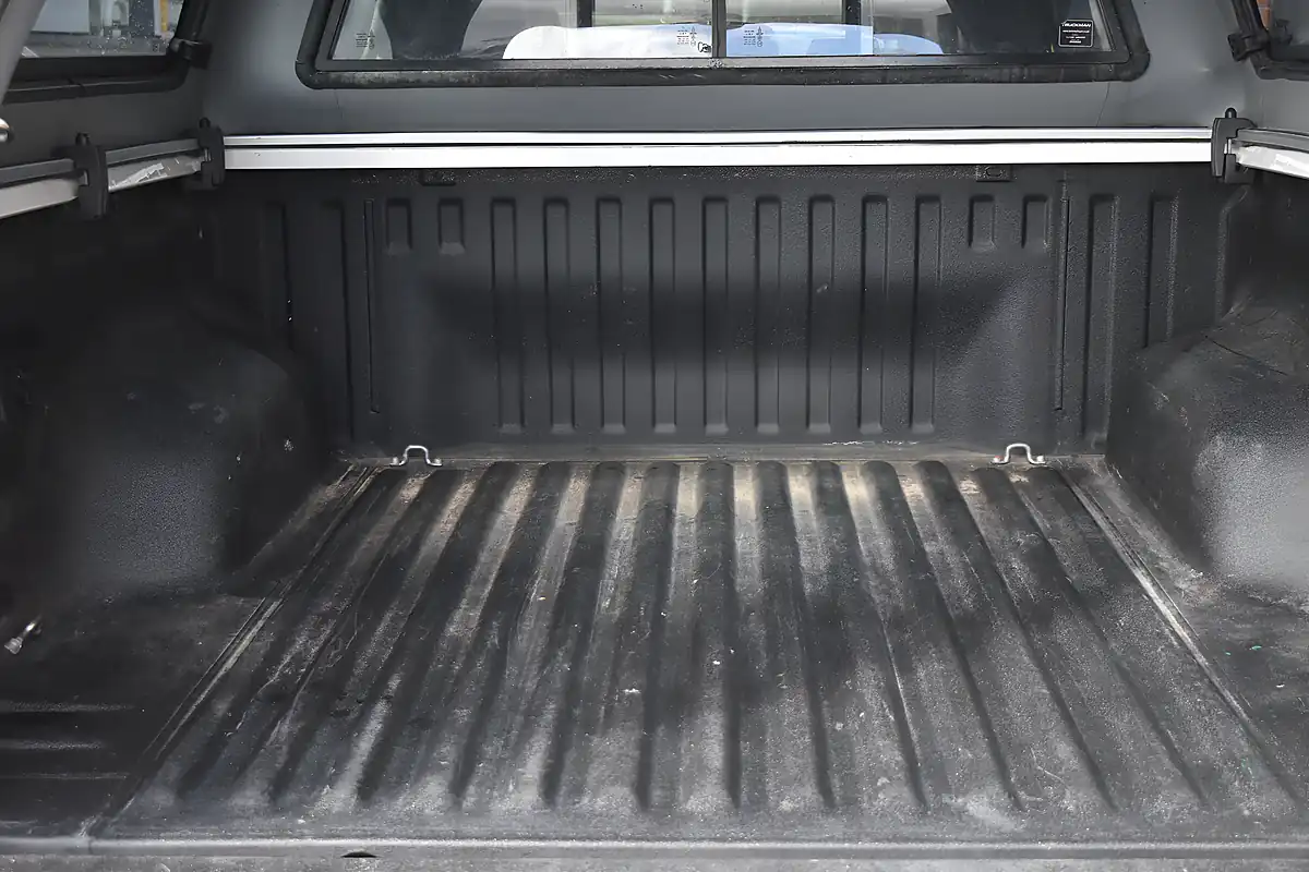 Used 2016 Volkswagen Amarok Highline Candy White - Interior and Exterior details 16