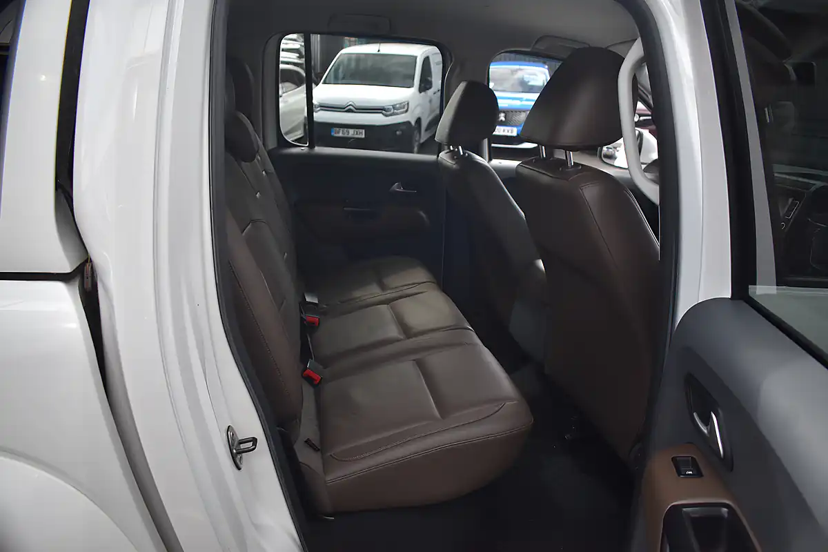 Used 2016 Volkswagen Amarok Highline Candy White - Interior and Exterior details 9