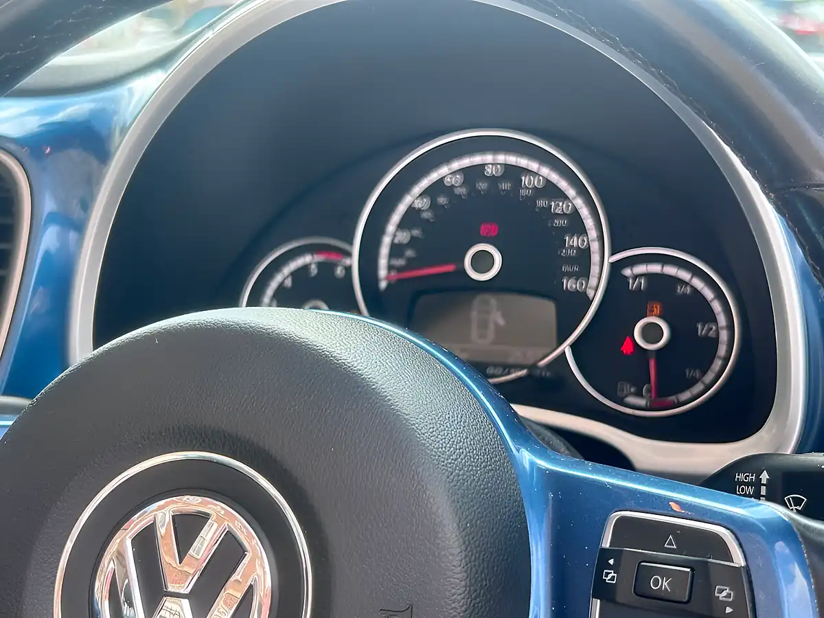 Used 2016 Volkswagen Beetle Design Blue - Interior and Exterior details 16