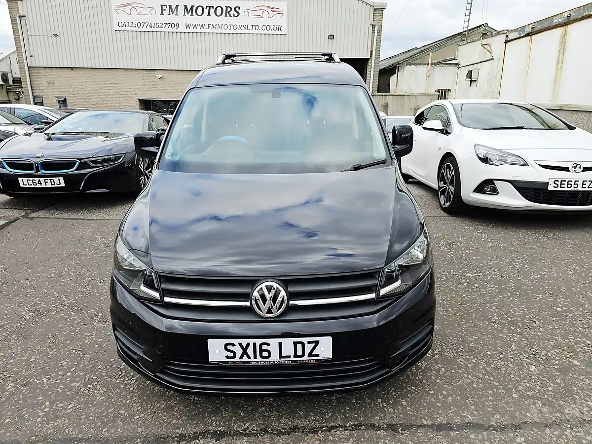 Used 2016 Volkswagen Caddy Highline Black - Front View