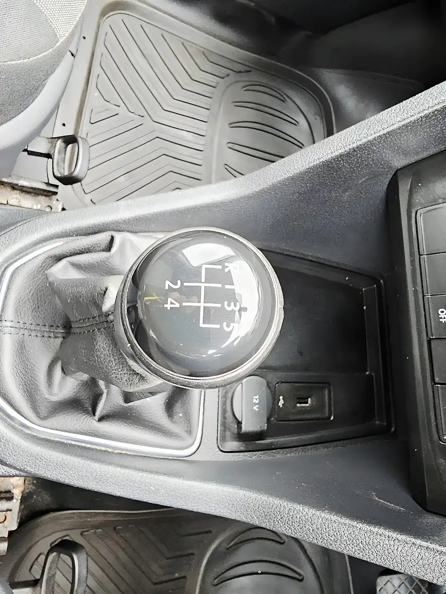 Used 2016 Volkswagen Caddy Highline Black - Interior and Exterior details 8