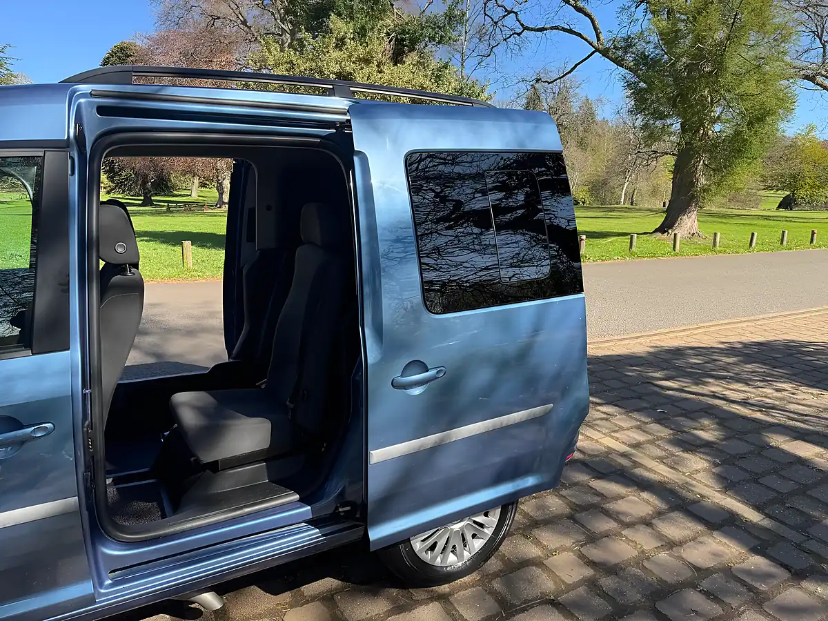 Used 2016 Volkswagen Caddy Life Blue - Interior and Exterior details 10