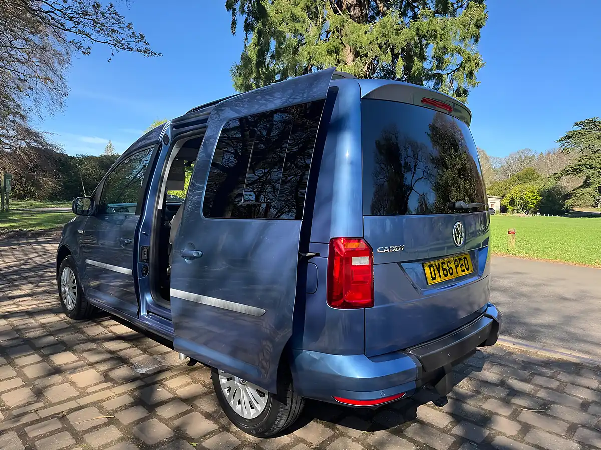 Used 2016 Volkswagen Caddy Life Blue - Interior and Exterior details 11