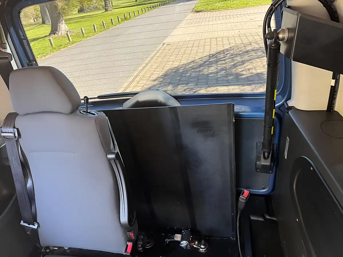 Used 2016 Volkswagen Caddy Life Blue - Interior and Exterior details 16