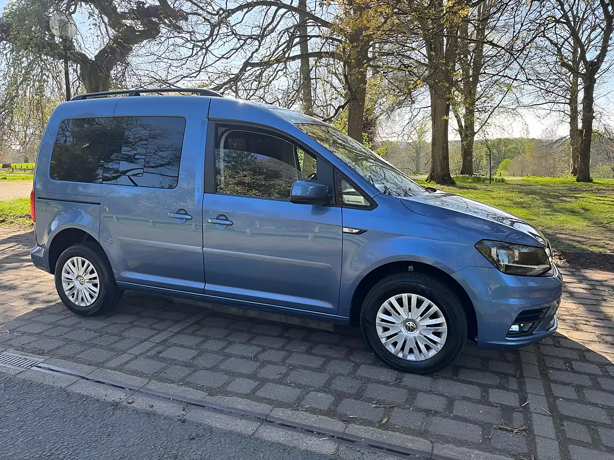 Used 2016 Volkswagen Caddy Life Blue - Interior and Exterior details 7
