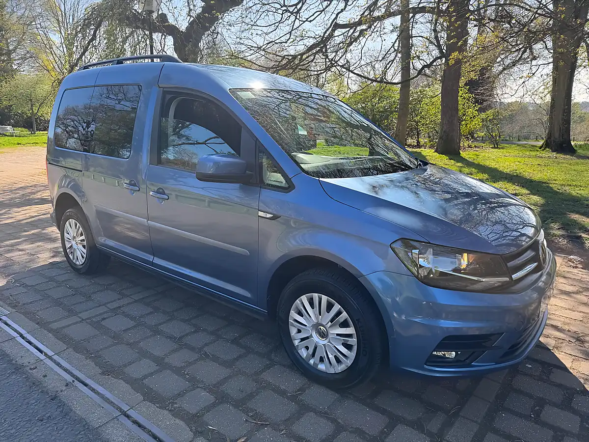 Used 2016 Volkswagen Caddy Life Blue - Interior and Exterior details 8
