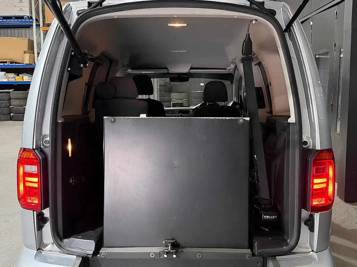 Used 2016 Volkswagen Caddy Life Bluemotion Tech Silver - Interior and Exterior details 9