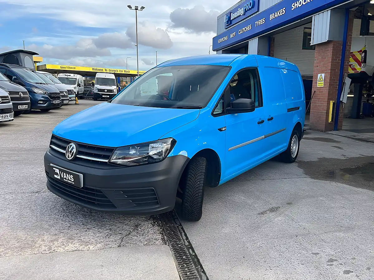 Used 2016 Volkswagen Caddy Maxi C20 Bluemotion Tech Startline Blue - Interior and Exterior details 6