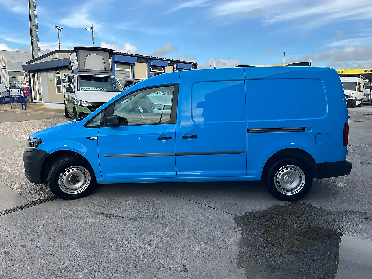 Used 2016 Volkswagen Caddy Maxi C20 Bluemotion Tech Startline Blue - Interior and Exterior details 8