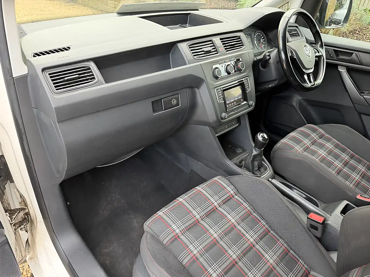 Used 2016 Volkswagen Caddy Maxi Highline White - Interior and Exterior details 11