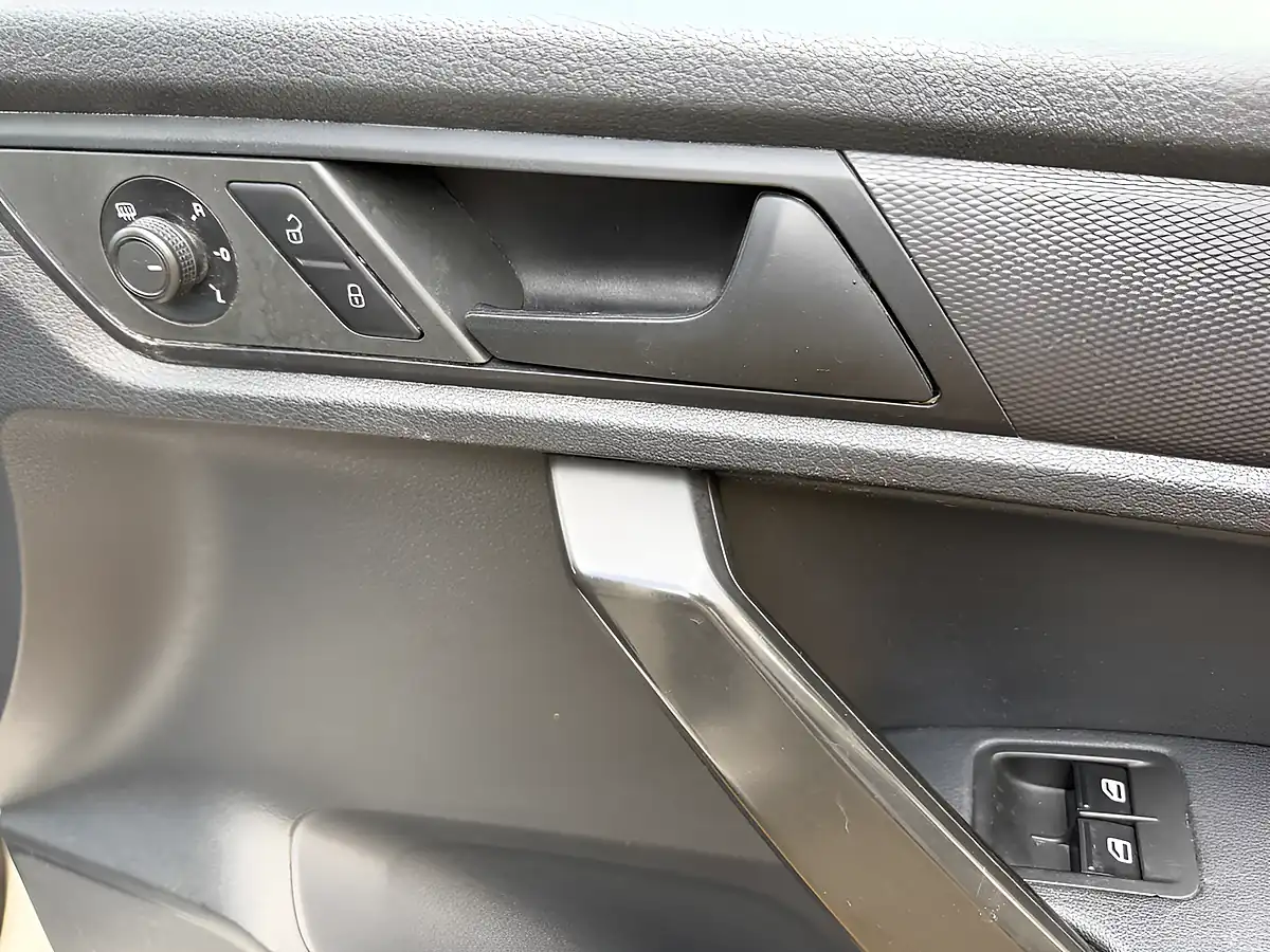 Used 2016 Volkswagen Caddy Maxi Highline White - Interior and Exterior details 16