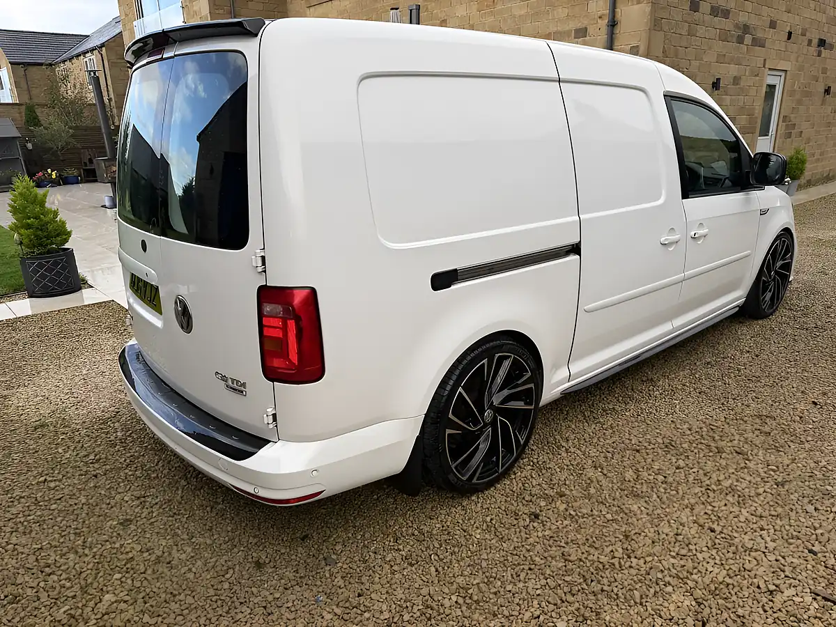 Used 2016 Volkswagen Caddy Maxi Highline White - Interior and Exterior details 7