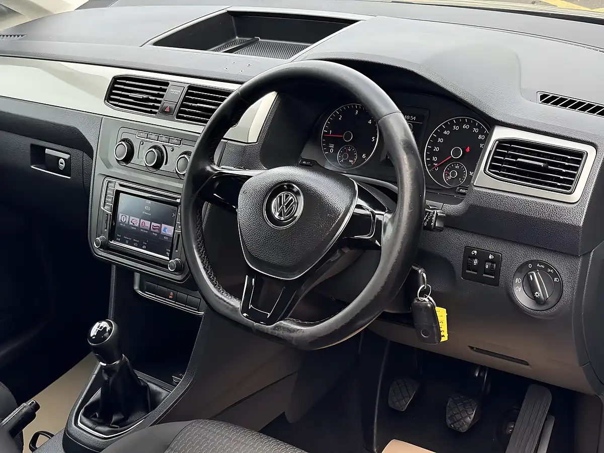 Used 2016 Volkswagen Caddy Maxi Life Silver - Interior and Exterior details 15