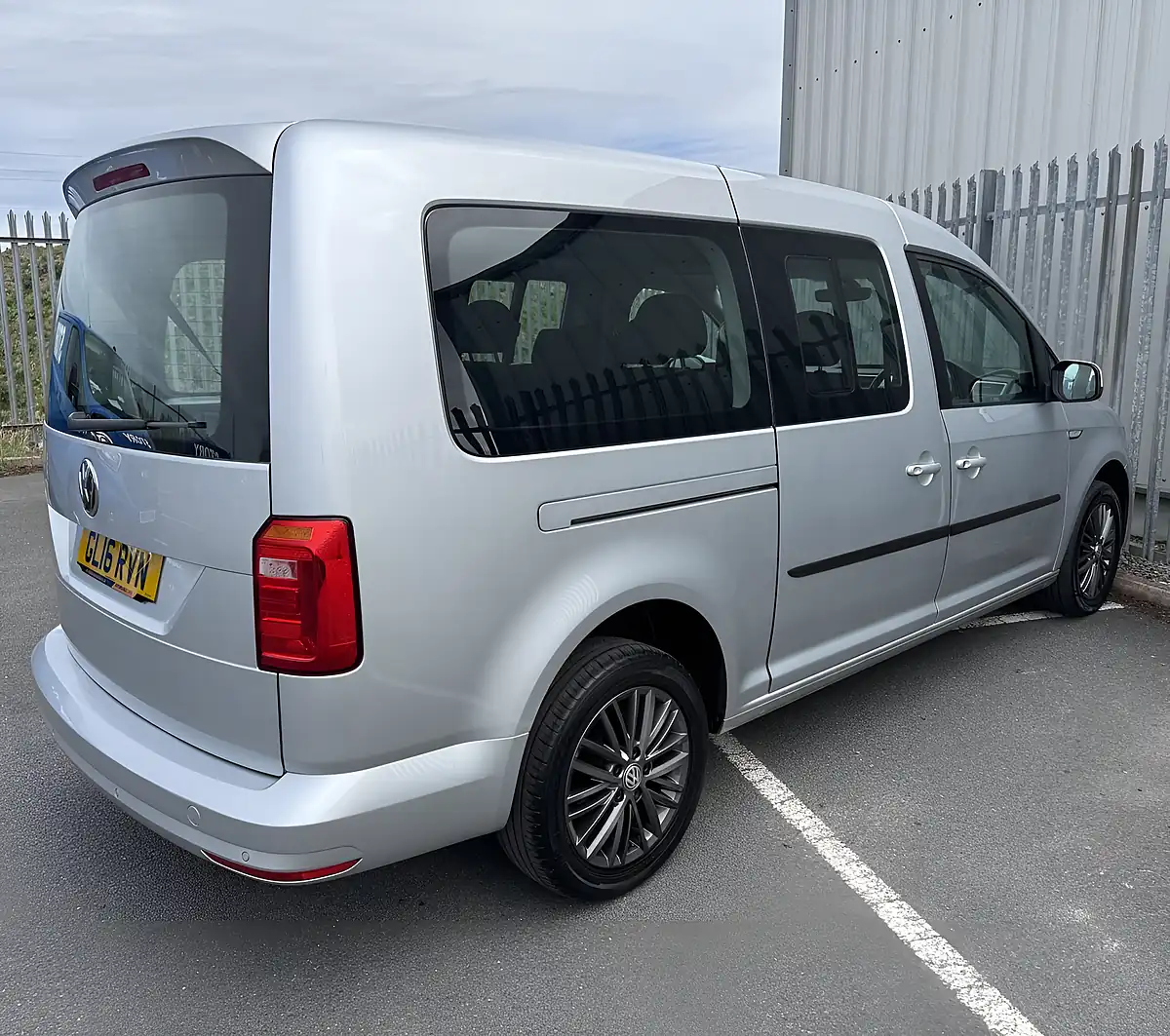 Used 2016 Volkswagen Caddy Maxi Life Silver - Interior and Exterior details 5