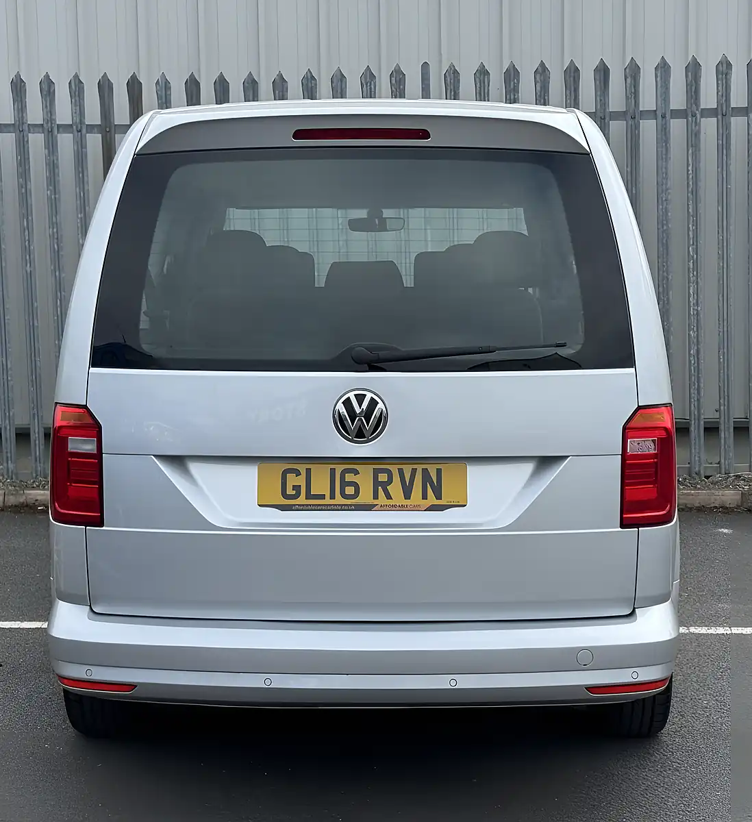 Used 2016 Volkswagen Caddy Maxi Life Silver - Interior and Exterior details 6