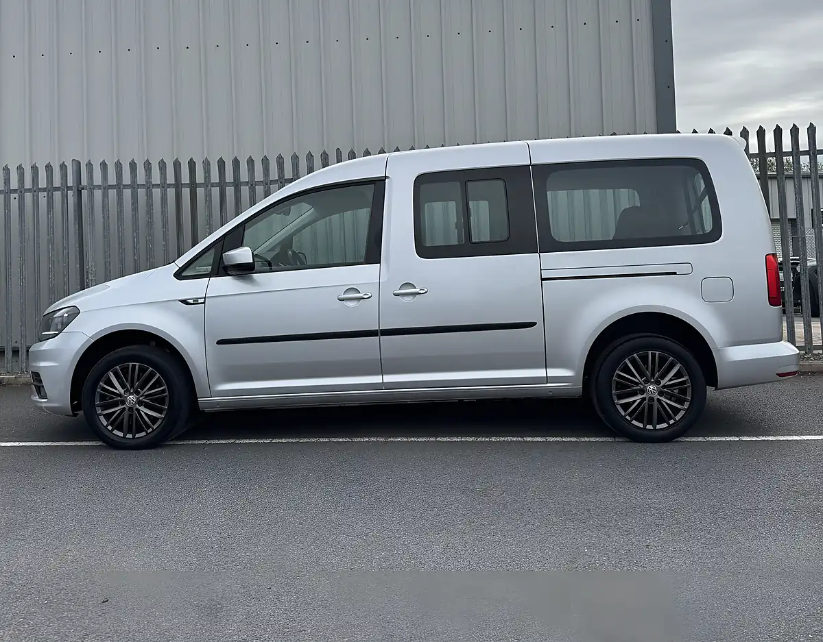 Used 2016 Volkswagen Caddy Maxi Life Silver - Interior and Exterior details 8