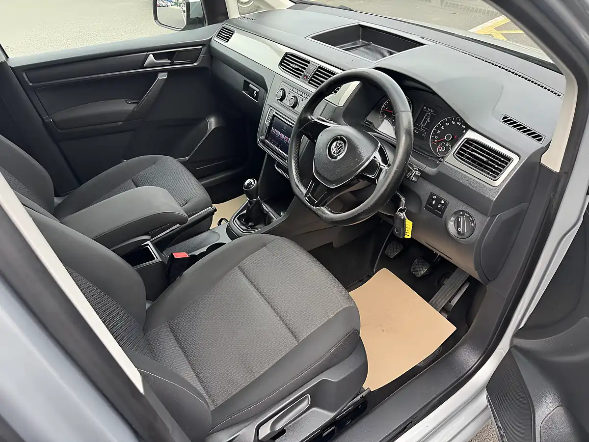 Used 2016 Volkswagen Caddy Maxi Life Silver - Interior and Exterior details 9