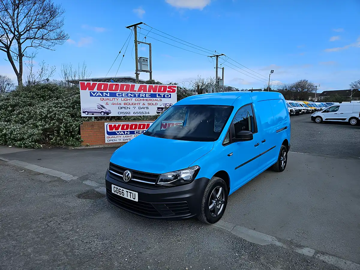 Used 2016 Volkswagen Caddy Maxi Startline Blue - Interior and Exterior details 4