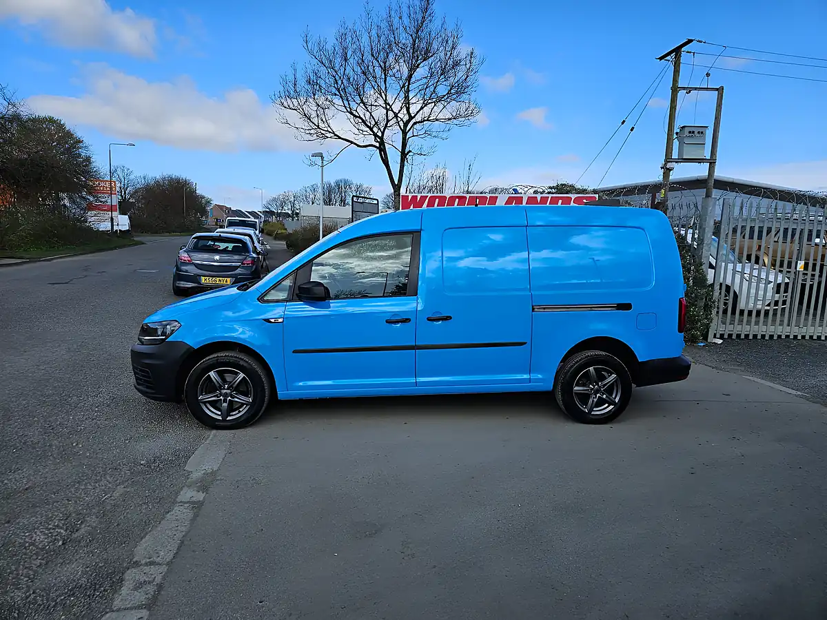 Used 2016 Volkswagen Caddy Maxi Startline Blue - Interior and Exterior details 5