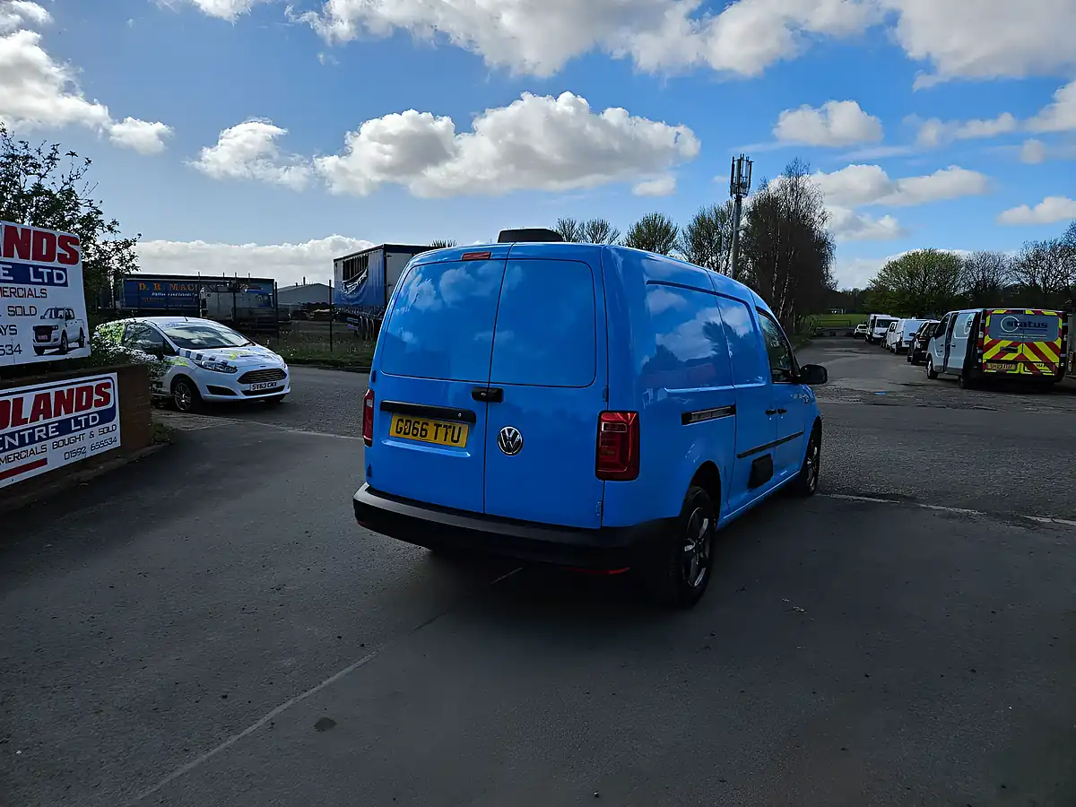 Used 2016 Volkswagen Caddy Maxi Startline Blue - Interior and Exterior details 8