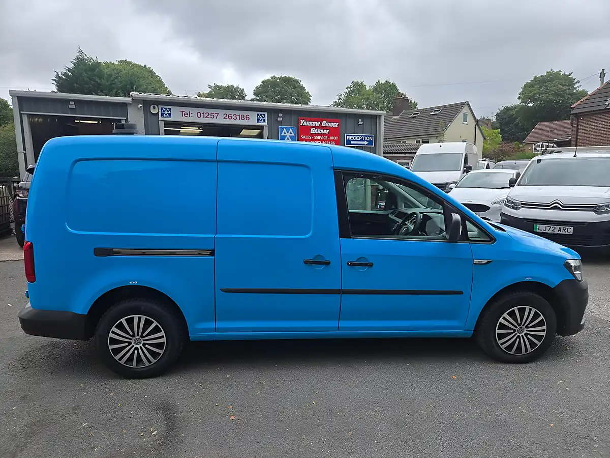 Used 2016 Volkswagen Caddy Maxi Startline Blue - Interior and Exterior details 13