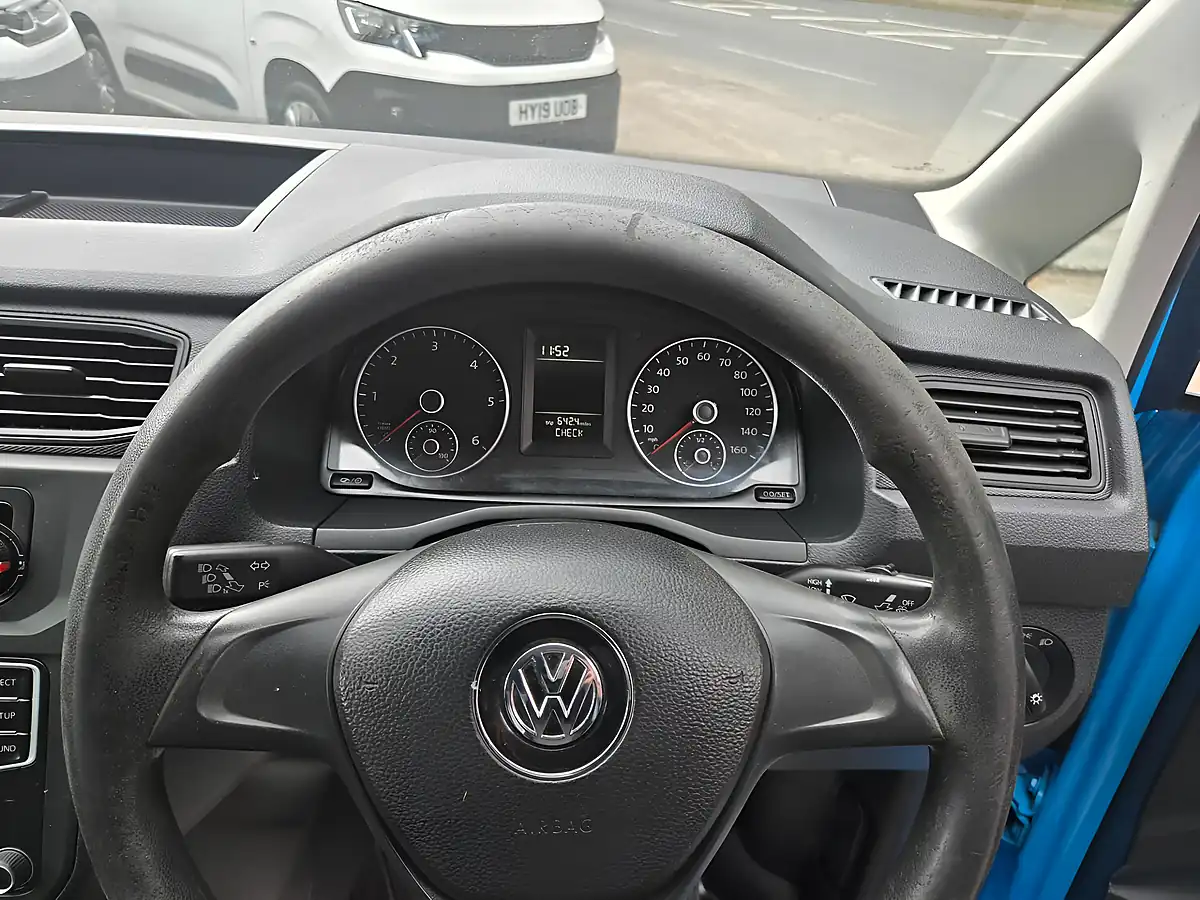 Used 2016 Volkswagen Caddy Maxi Startline Blue - Interior and Exterior details 16