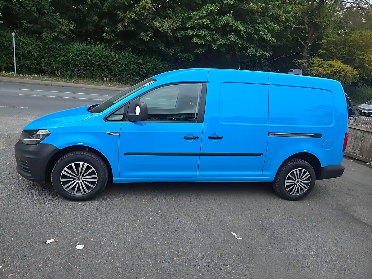 Used 2016 Volkswagen Caddy Maxi Startline Blue - Interior and Exterior details 4