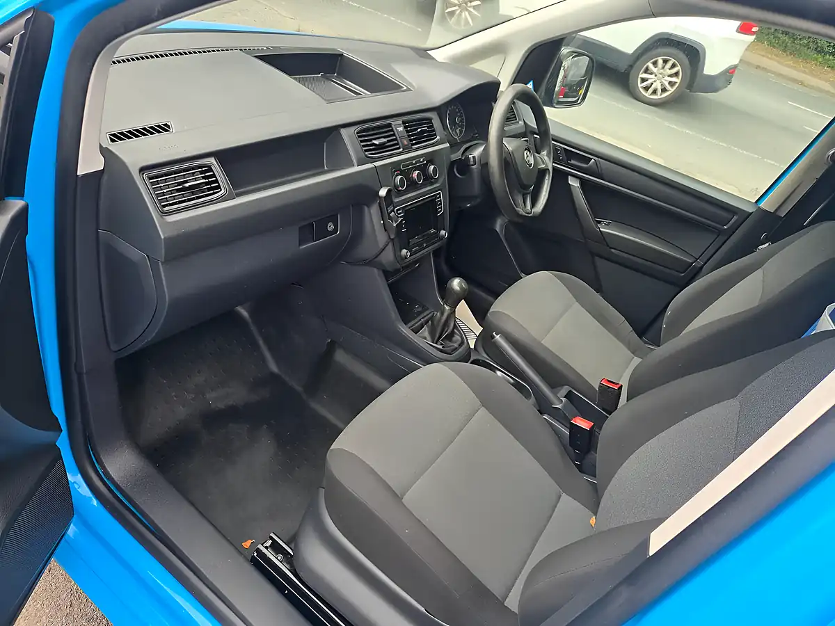 Used 2016 Volkswagen Caddy Maxi Startline Blue - Interior and Exterior details 5
