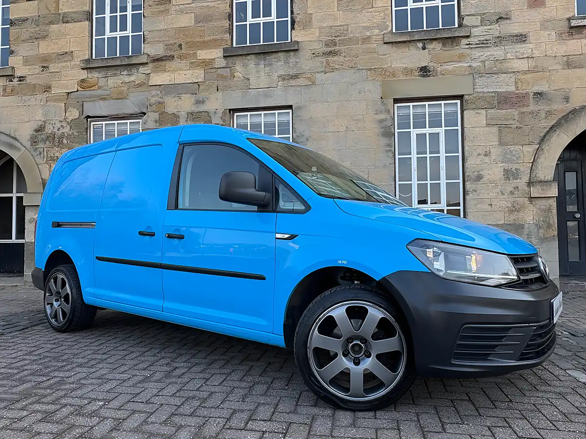 Used 2016 Volkswagen Caddy Maxi Startline Blue - Front View